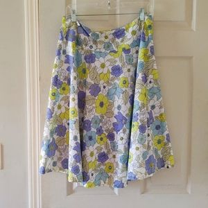 Lightweight floral circle skirt, with side zipper, and lining.